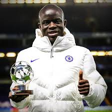 Chelsea player ngolo kante's mother stormed the pitch to hug her son for making her proud. Bleacher Report Football N Golo Kante And His Deserved Man Of The Match Award Facebook