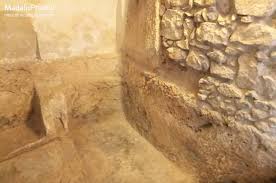 the garden tomb burial cave madain