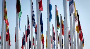 Les compétences étatiques et les relations internationales drapeaux