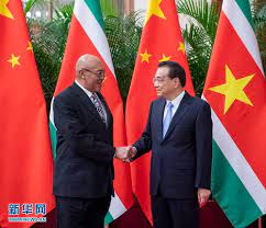 Li Keqiang Se Reúne con Presidente de Surinam Desiré Delano Bouterse