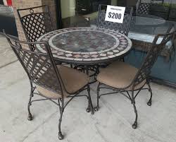 Casters 200 Round Patio Table