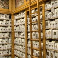 Loja de temperos e ervas. Herboristerie Du Palais Royal Herbs Spices Store In Palais Royal