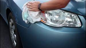 Comment nettoyer des phares de voiture opaques et ternis ?