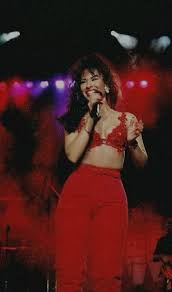 She was a role model, especially for the latinx community. Mefeater Magazine On Twitter Selena Quintanilla Outfits Selena Quintanilla Fashion Selena Costume