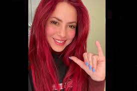 Looks like shakira can add designing to her list of skills. Shakira Paints Her Nails Florescent Blue And Rocks Out To Metallica