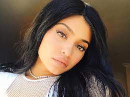 kylie jenner s plastic surgeon says she
