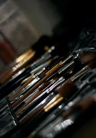 an open thread makeup brushes the