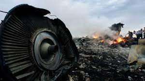Malaysia airlines flight 17 (mh17) was a scheduled passenger flight from amsterdam to kuala lumpur that was shot down on 17 july 2014 while flying over eastern ukraine. Abschuss Von Mh17 Zdfmediathek