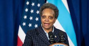 Chicago cubs fans let loose a series of loud boos when mayor lori lightfoot's name was mentioned over the team's public address system. Qze19 Zt Dyusm