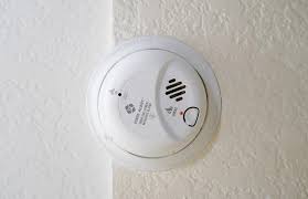 carbon monoxide detector flashing red