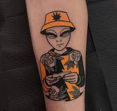 Large tattoo designs gallery showcasing the best alien tattoos, pictures and ideas. Tumblr Alien Tattoo Gangsta Tattoos Old School Tattoo Designs