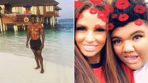 Dwight eversley yorke cm (born 3 november 1971) is a trinidad and tobago former footballer. Dwight Yorke Boasts Of Beautiful Day In Maldives After Katie Price Plea Metro News