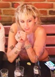 Miley was joined by british musician yungblud and other friends while celebrating the hannahversry. Rl0wnaece9xnym