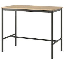 Les tables de bar sont l'idéal pour prendre un café ou manger sur le pouce. Tables Hautes Ikea