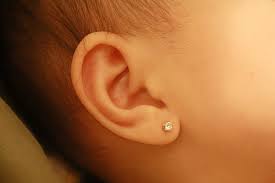 Resultado de imagen para imagenes de orejas con aros en bebés