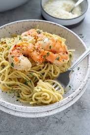 easy one pan garlic shrimp spaghetti