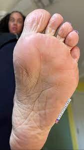 Mature giantess feet