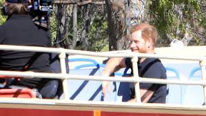 Harry and meghan's wedding was televised and live streamed around the world. Prince Harry And James Corden All Smiles Filming On Double Decker Bus In La Pic Entertainment Tonight