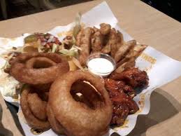 sler with wings nachos onion rings