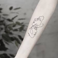 Et si vous succombiez à la tendance du one line tattoo ?