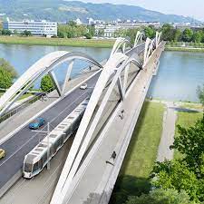 Sie ist auch ein stahl gewordenes symbol der gemeinsamen offensive von stadt und land für den ausbau des öffentlichen verkehrs. Neue Donaubrucke Linz Stadt Linz