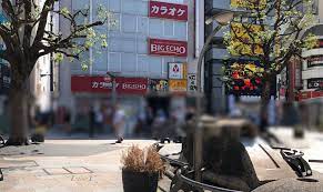 とうとう赤羽駅東口喫煙所にパーテーションも‼️9月北区議会で議決されれば実施される事業 | 前 東京都北区議会議員 こまざき美紀 オフィシャルサイト