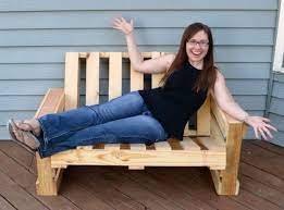 how to build a pallet bench remodelaholic