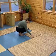 wood grain floor foam 10x20 ft