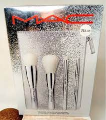 mac cosmetics brush of snow essential