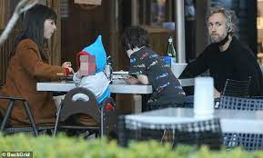 She was a prime member. Anne Hathaway And Her Family Enjoy A Spot Of Light Lunch In Los Angeles Daily Mail Online