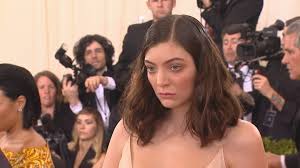 Lorde Suffers a Nip Slip on the Met Gala Red Carpet