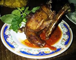 Makan rujak mangga jambu sambal kecap, sedep!! 4 Rekomendasi Bebek Goreng Di Bandung Yang Super Enak Dan Murah