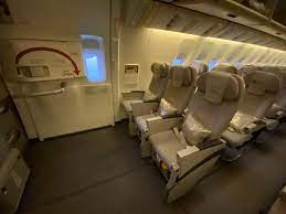 emirates boeing 777 300er a full cabin