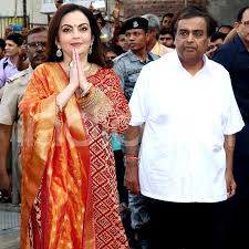 Nita ambani is the wife of mukesh ambani and chairperson and founder of reliance foundation. Mukesh Ambani Nita Ambani Visit Siddhivinayak To Offer Wedding Card Of Son Akash Ambani Shloka Mehta