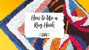 how to use a rug hook to make a rag rug