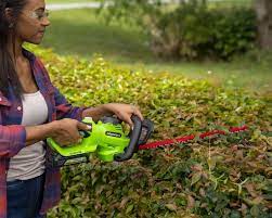 the best cordless hedge trimmers for