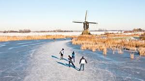 De bekendste schaatstocht aller tijden is de friese elfstedentocht, een barre tocht langs de elf friese steden over een afstand van maar liefst 200 kilometer. Schaatsen Op Natuurijs Of Kunstijs Anwb