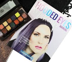 the hooded eyes makeup manual book review