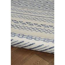 linon home decor marcy ivory and blue 2 ft w x 3 ft l washable polyester indoor outdoor area rug iviry blue