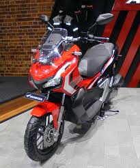 The honda adv 150 has a seating height of 795 mm and kerb weight of 133 kg. Category Honda Adv150 Wikimedia Commons