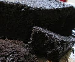 Curahkan adunan di dalam acuan dan tutup permukaan acuan dengan alumunium foil bagi mengelakkan air jatuh di atas permukaan kek. Resepi Kek Coklat Lembab Bakar Paling Sedap Khazanah Resepi