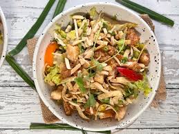 crunchy thai en salad with peanut