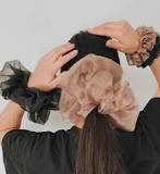 are-scrunchies-in-style-2022