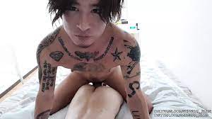 Tattoo muscle man Kaga Yusaku gives a nude oil massage | xHamster