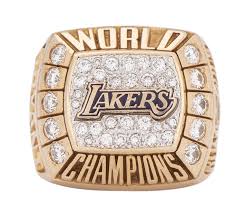 The los angeles lakers' championship ring has 804 stones, 17 purple amethysts and hidden features honoring lakers legend kobe bryant. Lot Detail 2000 Kobe Bryant Los Angeles Lakers Nba Championship Ring 14k 40 Diamonds Laker Issued Player Ring Gifted By Kobe To Joe Bryant Pam Bryant Loa