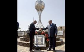 I never thought nigeria is such a clueless country. Zuma Unveils Monument At Groot Marico Capture Site