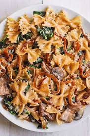 Farfalle Pasta With Caramelized Onions Spinach And Mushrooms  gambar png