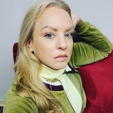 Wendi McLendon-Covey : Biography, Movies, Birthday, Age, Family, Husband,  Photos & More » Celtalks