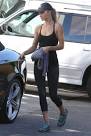 Resultado de imagem para rosie huntington-whiteley yoga