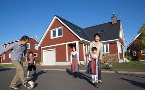 Today, there are over 420 houses with the iconic design of swedish houses. Svenskbyn Som Vaxt Upp I Japan Sweden Hills Vi Gillar Verkligen Midsommar Gp